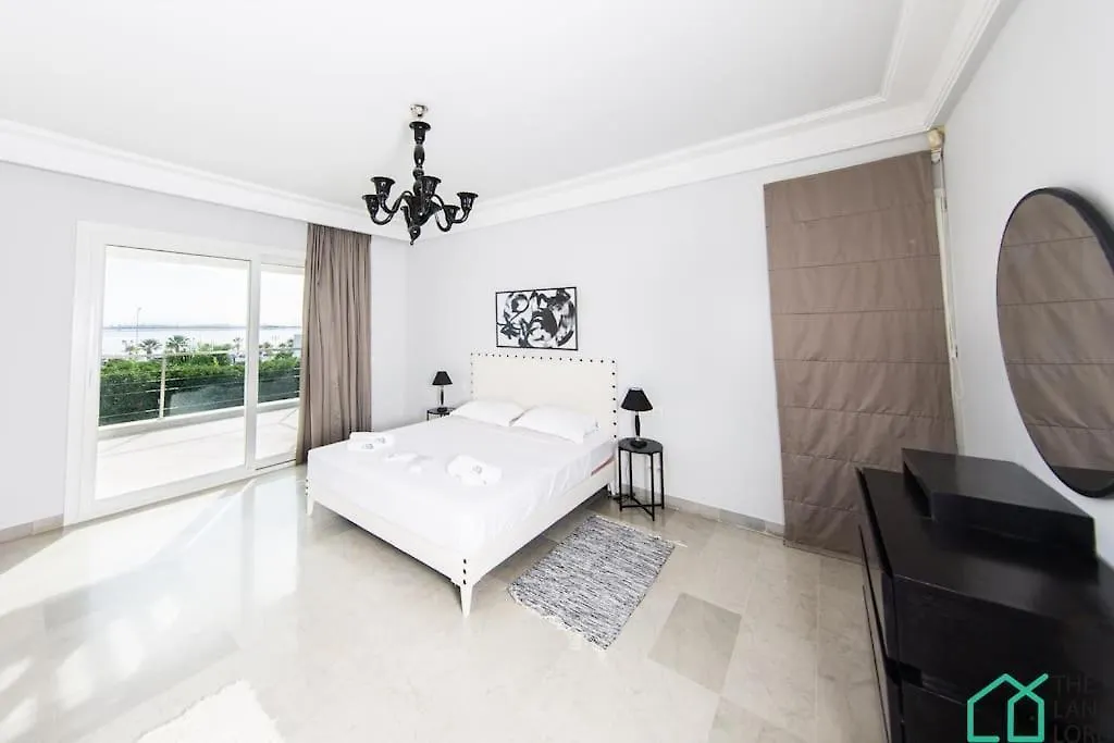 Villa Cassel: Villa Avec Piscine Et Vue Sur Le Lac Tunis Tunisia